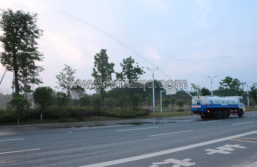 東風(fēng)新款153 20噸灑水車綠化高炮圖片.jpg